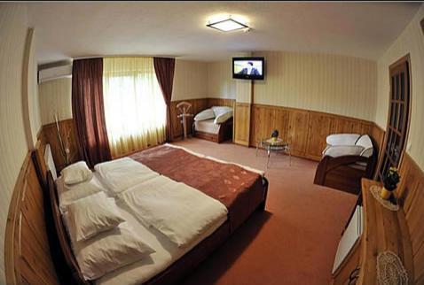 Trojka Hotel Es Panzio Szolnok Room photo